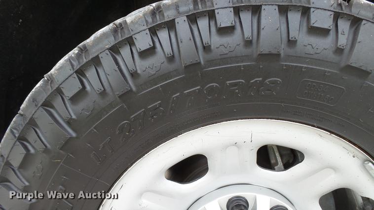 image for item DE4968 2015 Chevrolet Silverado 3500HD Double Cab flatbed pickup truck