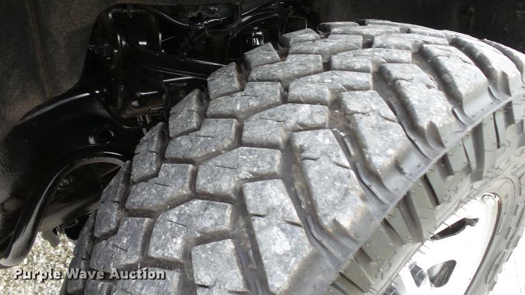 image for item DE4968 2015 Chevrolet Silverado 3500HD Double Cab flatbed pickup truck