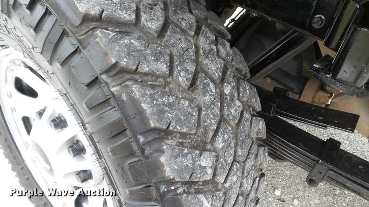 image for item DE4968 2015 Chevrolet Silverado 3500HD Double Cab flatbed pickup truck