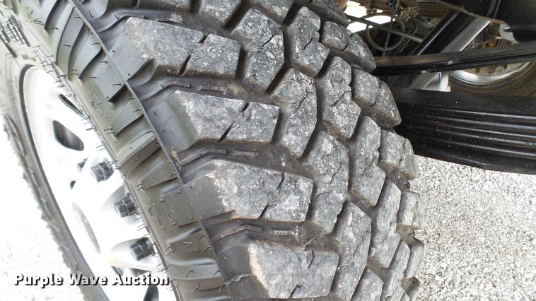 image for item DE4968 2015 Chevrolet Silverado 3500HD Double Cab flatbed pickup truck