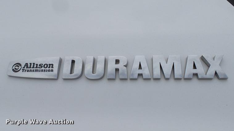 image for item DE4968 2015 Chevrolet Silverado 3500HD Double Cab flatbed pickup truck