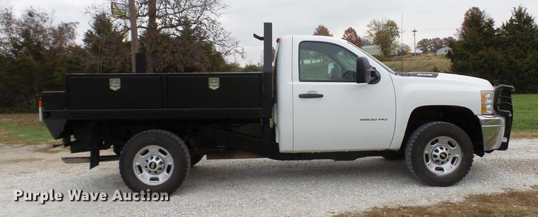image for item DE4971 2011 Chevrolet Silverado 2500HD flatbed pickup truck