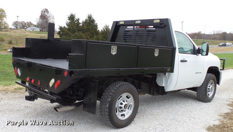 image for item DE4971 2011 Chevrolet Silverado 2500HD flatbed pickup truck
