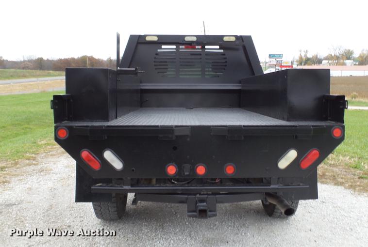 image for item DE4971 2011 Chevrolet Silverado 2500HD flatbed pickup truck