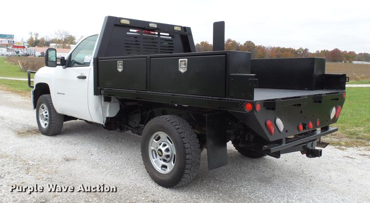 image for item DE4971 2011 Chevrolet Silverado 2500HD flatbed pickup truck