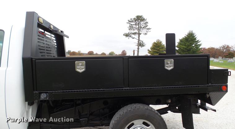 image for item DE4971 2011 Chevrolet Silverado 2500HD flatbed pickup truck