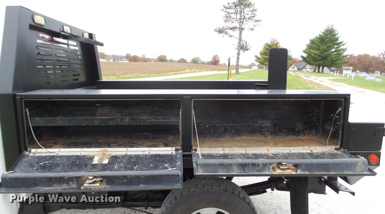 image for item DE4971 2011 Chevrolet Silverado 2500HD flatbed pickup truck