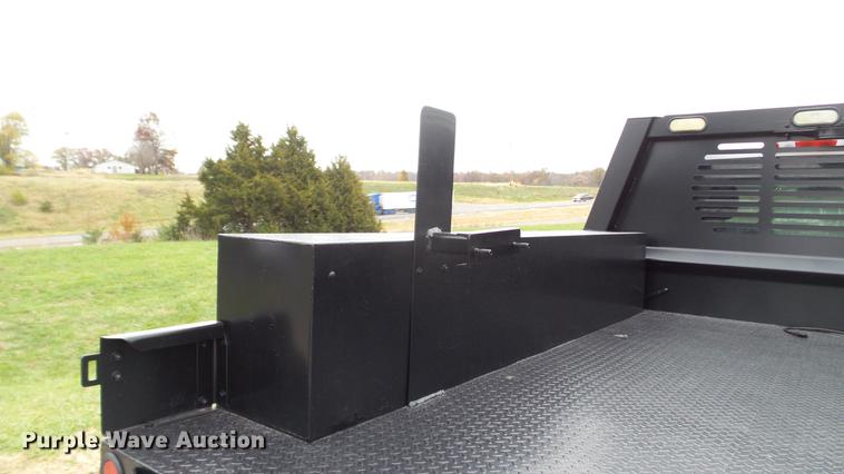 image for item DE4971 2011 Chevrolet Silverado 2500HD flatbed pickup truck