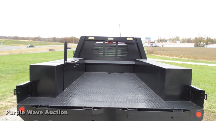 image for item DE4971 2011 Chevrolet Silverado 2500HD flatbed pickup truck