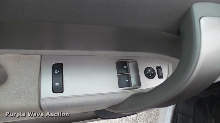 image for item DE4971 2011 Chevrolet Silverado 2500HD flatbed pickup truck