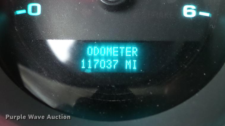 image for item DE4971 2011 Chevrolet Silverado 2500HD flatbed pickup truck