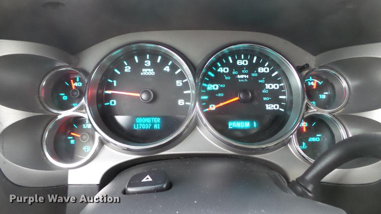 image for item DE4971 2011 Chevrolet Silverado 2500HD flatbed pickup truck