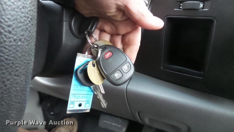 image for item DE4971 2011 Chevrolet Silverado 2500HD flatbed pickup truck