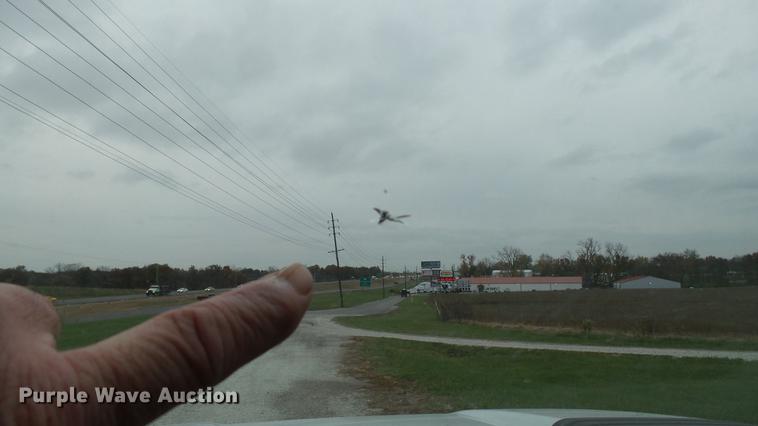 image for item DE4971 2011 Chevrolet Silverado 2500HD flatbed pickup truck