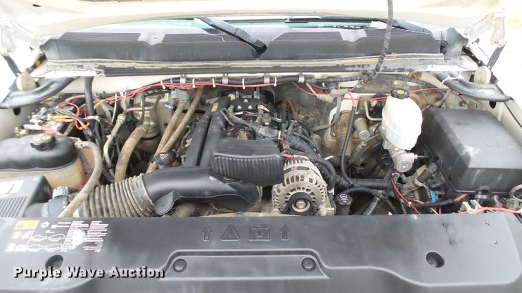 image for item DE4971 2011 Chevrolet Silverado 2500HD flatbed pickup truck