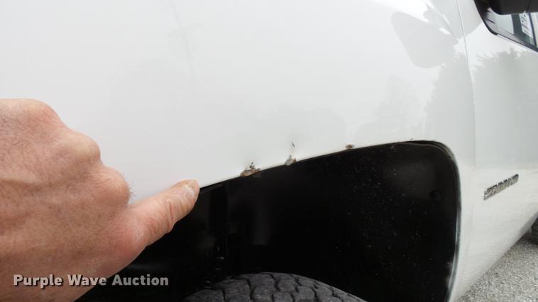 image for item DE4971 2011 Chevrolet Silverado 2500HD flatbed pickup truck