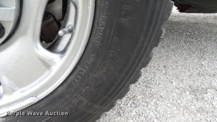 image for item DE4971 2011 Chevrolet Silverado 2500HD flatbed pickup truck