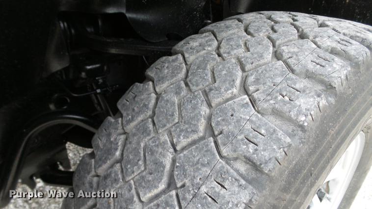 image for item DE4971 2011 Chevrolet Silverado 2500HD flatbed pickup truck