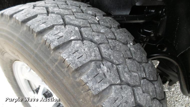 image for item DE4971 2011 Chevrolet Silverado 2500HD flatbed pickup truck