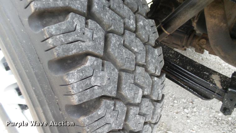 image for item DE4971 2011 Chevrolet Silverado 2500HD flatbed pickup truck