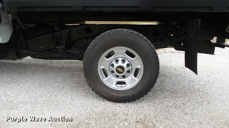 image for item DE4971 2011 Chevrolet Silverado 2500HD flatbed pickup truck