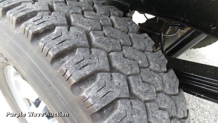 image for item DE4971 2011 Chevrolet Silverado 2500HD flatbed pickup truck