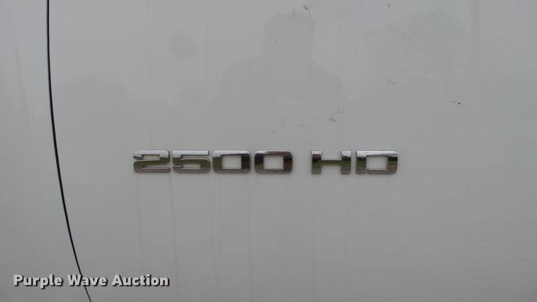 image for item DE4971 2011 Chevrolet Silverado 2500HD flatbed pickup truck