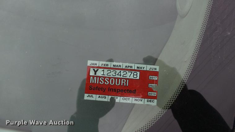 image for item DE4971 2011 Chevrolet Silverado 2500HD flatbed pickup truck