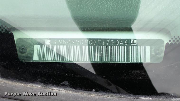 image for item DE4971 2011 Chevrolet Silverado 2500HD flatbed pickup truck