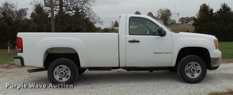 image for item DE4972 2008 GMC Sierra 2500HD pickup truck