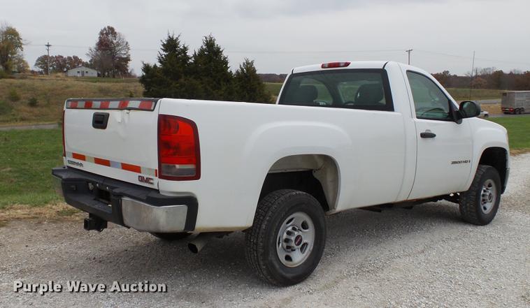 image for item DE4972 2008 GMC Sierra 2500HD pickup truck