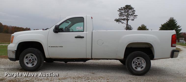 image for item DE4972 2008 GMC Sierra 2500HD pickup truck