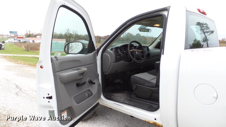 image for item DE4972 2008 GMC Sierra 2500HD pickup truck