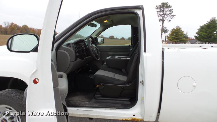 image for item DE4972 2008 GMC Sierra 2500HD pickup truck