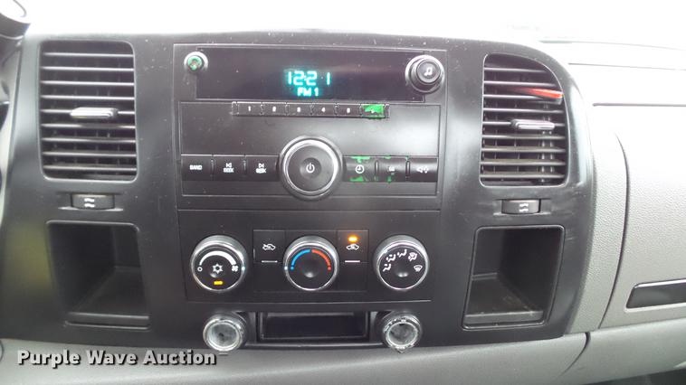 image for item DE4972 2008 GMC Sierra 2500HD pickup truck