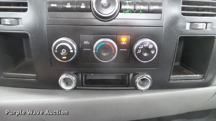 image for item DE4972 2008 GMC Sierra 2500HD pickup truck