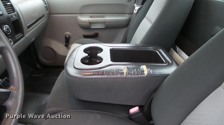 image for item DE4972 2008 GMC Sierra 2500HD pickup truck