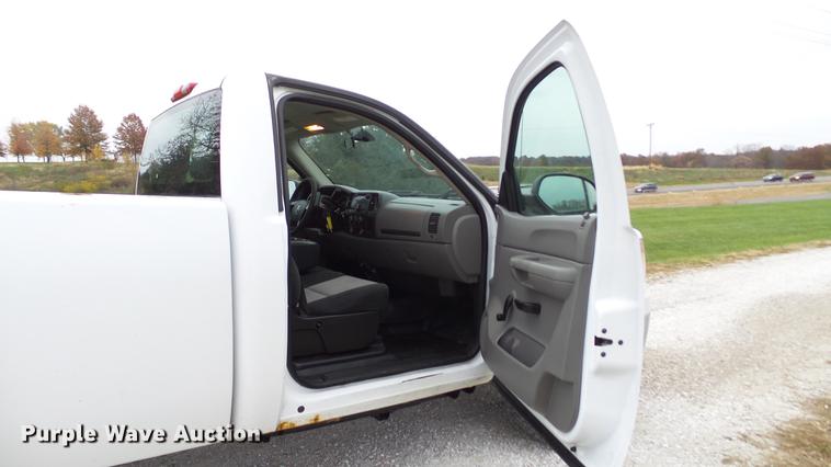 image for item DE4972 2008 GMC Sierra 2500HD pickup truck