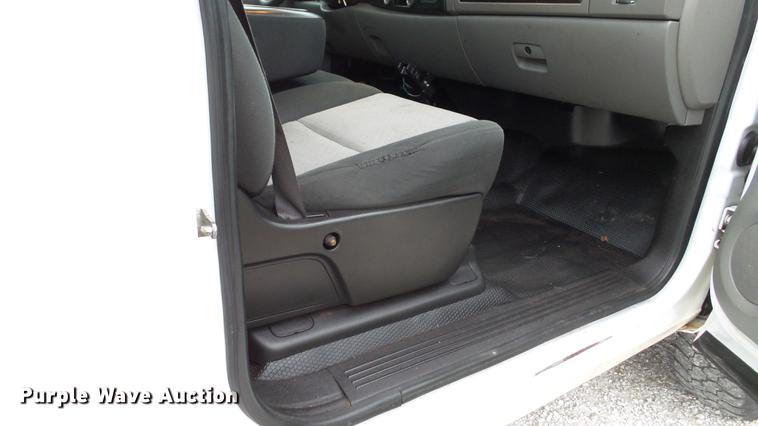 image for item DE4972 2008 GMC Sierra 2500HD pickup truck