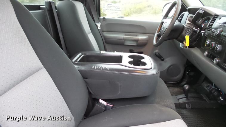 image for item DE4972 2008 GMC Sierra 2500HD pickup truck