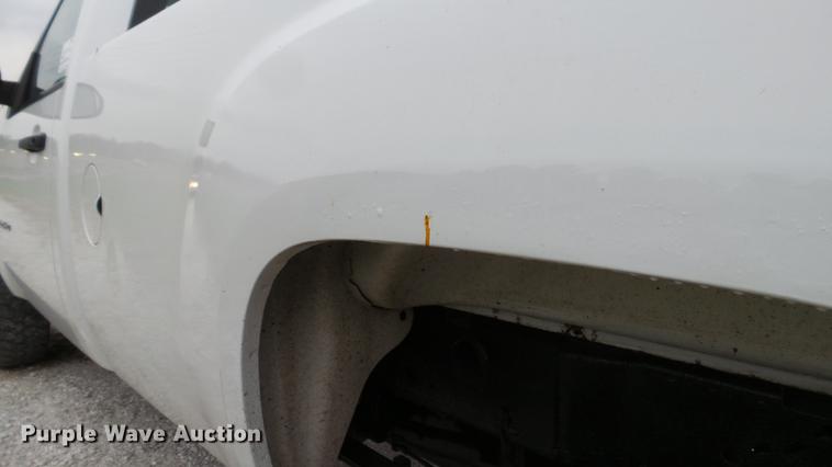 image for item DE4972 2008 GMC Sierra 2500HD pickup truck