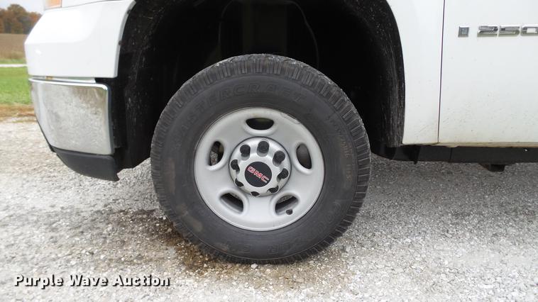 image for item DE4972 2008 GMC Sierra 2500HD pickup truck