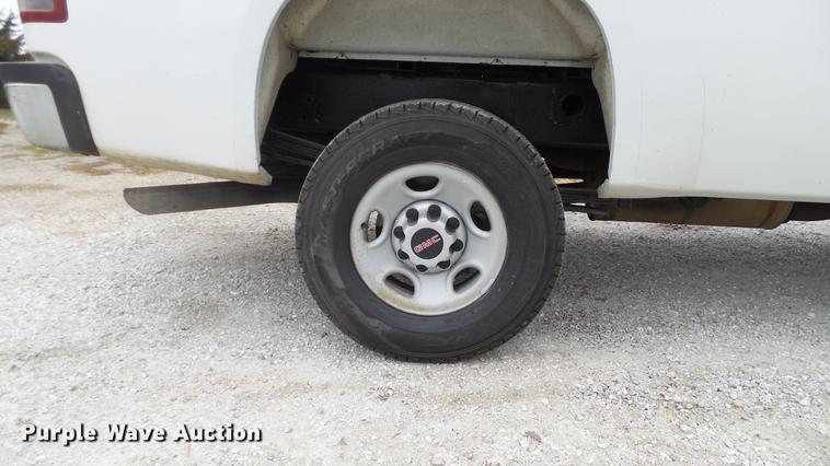 image for item DE4972 2008 GMC Sierra 2500HD pickup truck