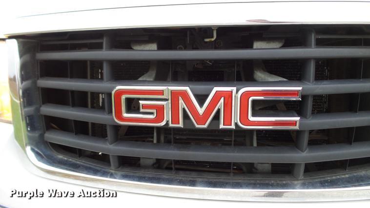image for item DE4972 2008 GMC Sierra 2500HD pickup truck