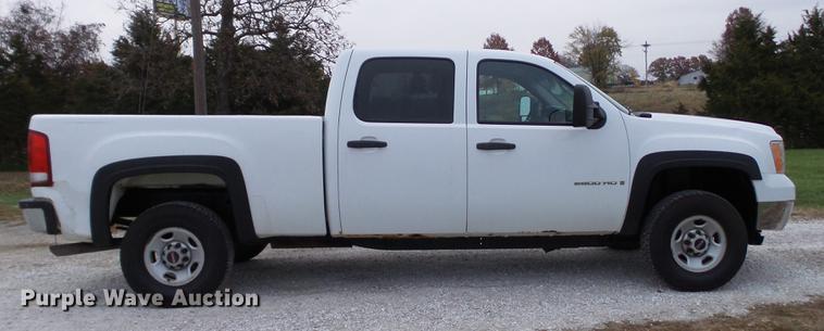 image for item DE4973 2008 GMC Sierra 2500HD Crew Cab pickup truck
