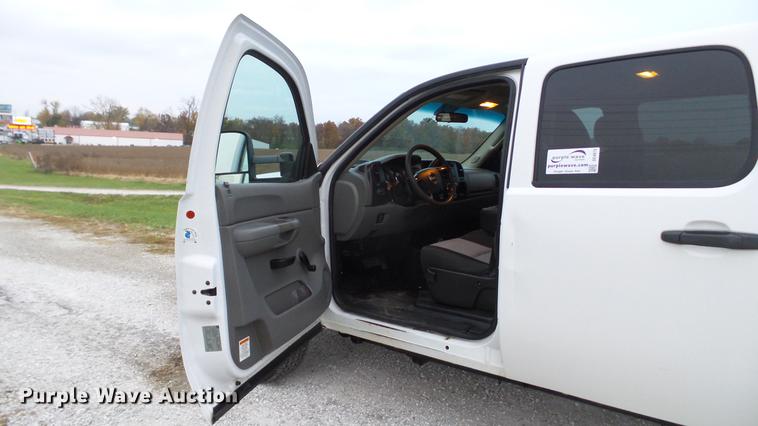 image for item DE4973 2008 GMC Sierra 2500HD Crew Cab pickup truck