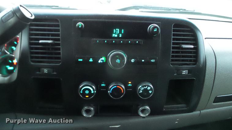 image for item DE4973 2008 GMC Sierra 2500HD Crew Cab pickup truck