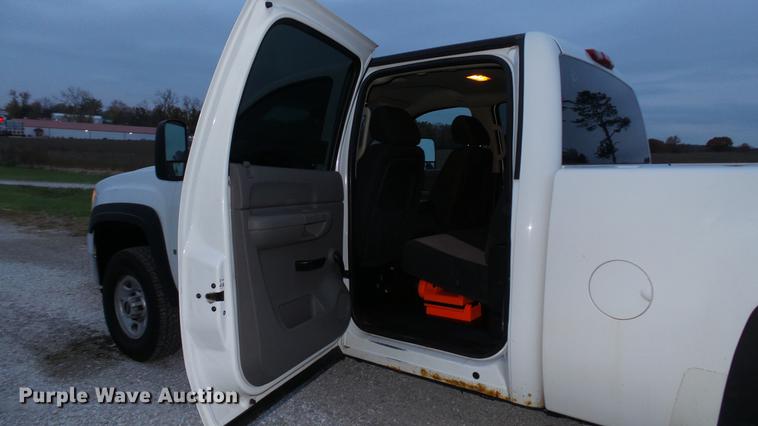 image for item DE4973 2008 GMC Sierra 2500HD Crew Cab pickup truck
