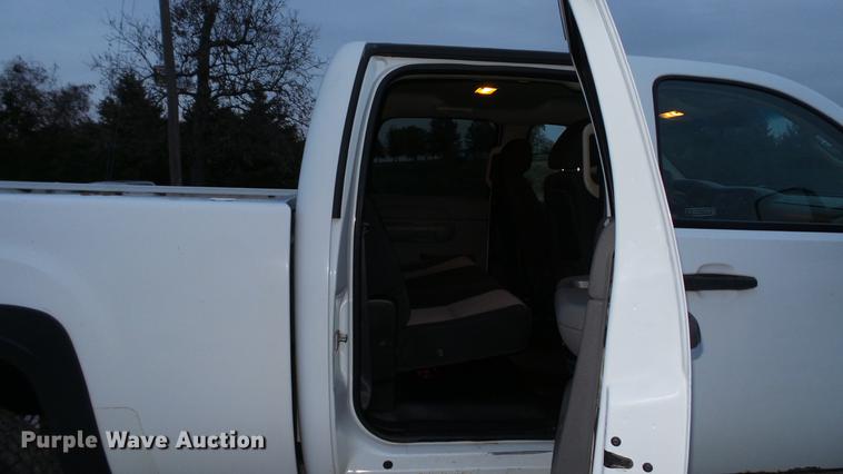 image for item DE4973 2008 GMC Sierra 2500HD Crew Cab pickup truck