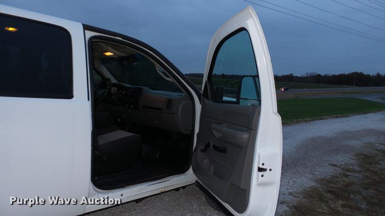 image for item DE4973 2008 GMC Sierra 2500HD Crew Cab pickup truck